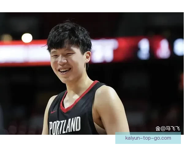 开拓者官方宣布召回杨瀚森晒全队合影告别赛季小杨缺席引发关注热