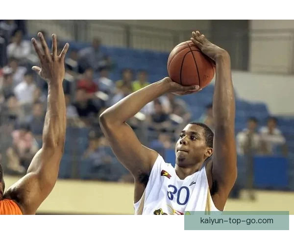 怀特塞德称赞CBA球员真实对抗少假摔体现尊重精神