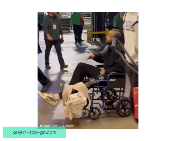 穆迪大伤登全美第一热搜 X光检查后坐轮椅离场 专家称情况堪忧